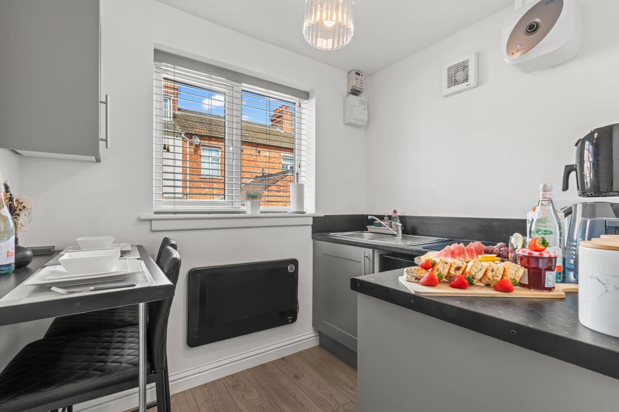 City Centre House, Parking With Ev, Free Wifi, Netflix Coventry Kültér fotó